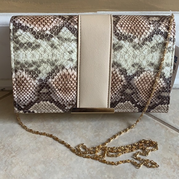 Cruise Club Handbags - NWT CRUISE CLUB Tan animal Print Clutch purse Evening bag goldtone trim & chain